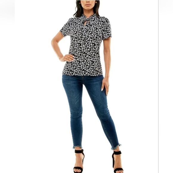NWT ADRIENNE VITTADINI Mockneck Keyhole Blouse Top Medium - Picture 1 of 6
